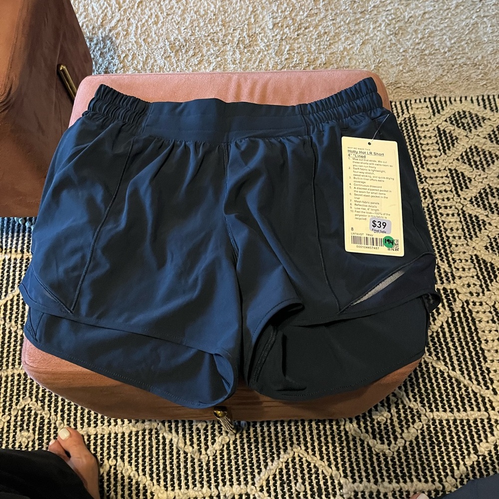 Lululemon NWT Hotty Hot Shorts